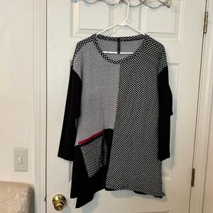 Chic Black and White Women's Tunic Top